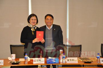 江雪梅同志从1985年7月调入中粮集团,曾就职中粮总公司总经理办公