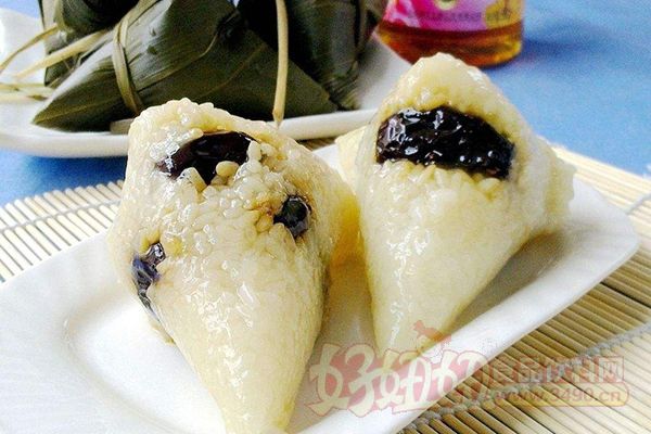 红枣粽子的做法有哪些主料:糯米 红枣辅料:白糖 橄榄油1.