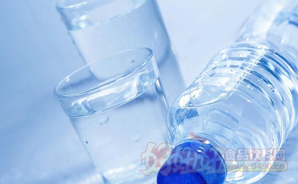 胃酸多喝苏打水好不好 20170909091978747874.jpg